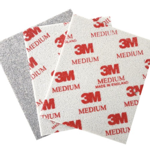 3M™ إسفنجة سنفرة ناعمة الظهر 02606، 4-1/2 بوصة × 5-1/2 بوصة، (115 مم × 140 مم)، متوسط، 20 إسفنجة/عبوة، 6 عبوات/علبة