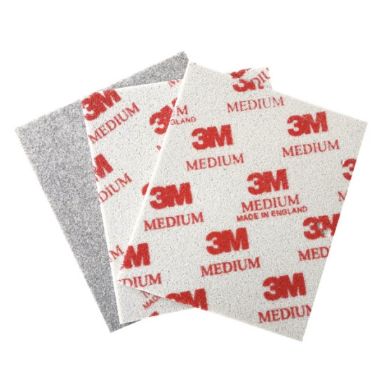 3M™ إسفنجة سنفرة ناعمة الظهر 02606، 4-1/2 بوصة × 5-1/2 بوصة، (115 مم × 140 مم)، متوسط، 20 إسفنجة/عبوة، 6 عبوات/علبة